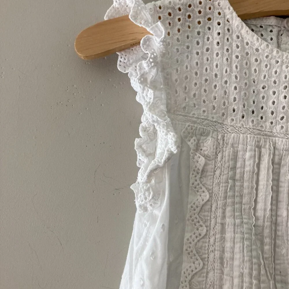 Zara follow us
